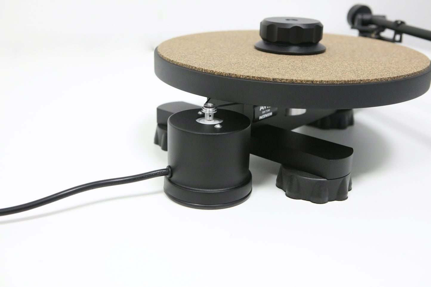 Avid Ingenium Plug&Play High-End Plattenspieler