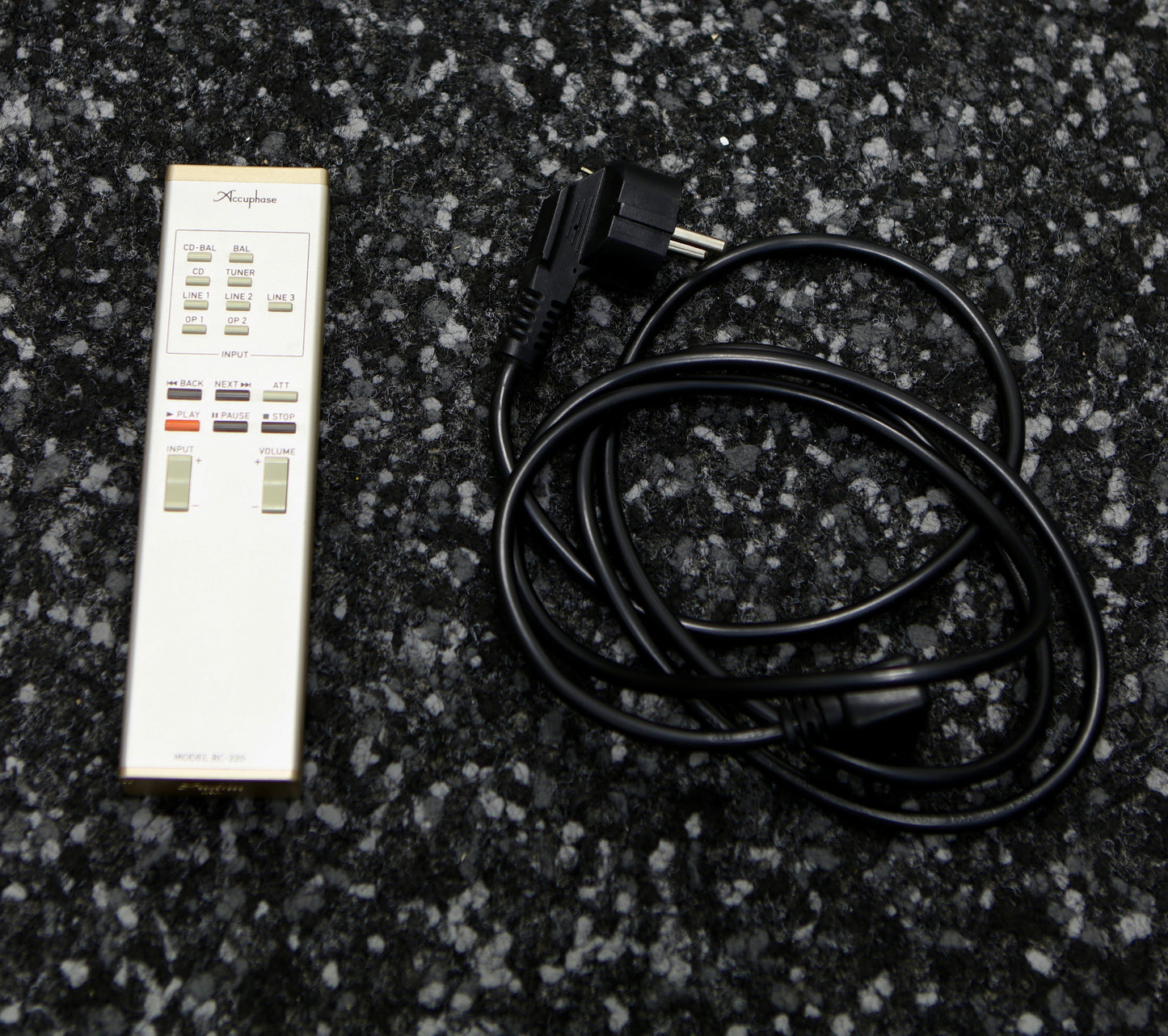 Accuphase C-2420 + AD-2820 P.I.A High-End Vorstufe