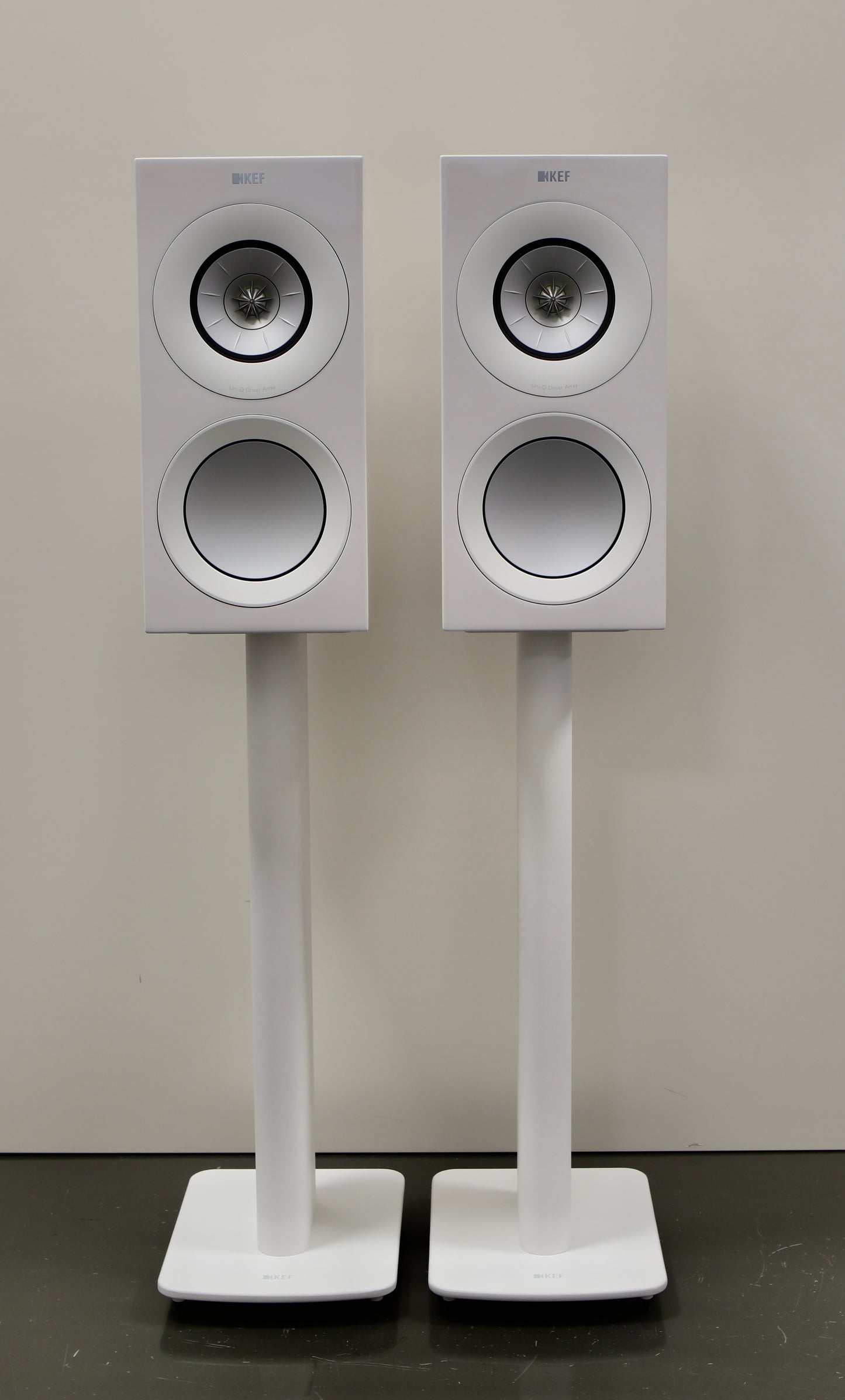 KEF R3 HighEnd Kompaktlautsprecher inkl Stands S2