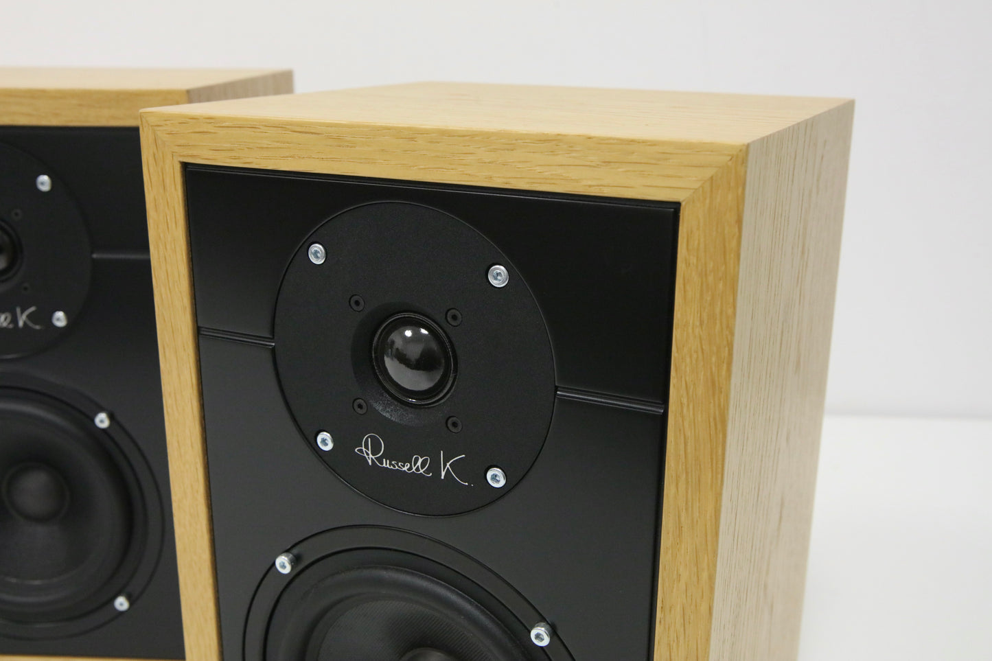 Russell K Red 50 Oak Regallautsprecher