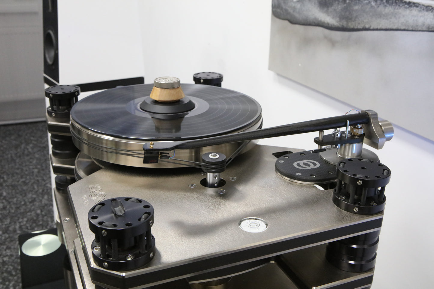 Kronos Audio Pro mit Black Beauty Tonarm Referenz-Plattenspieler