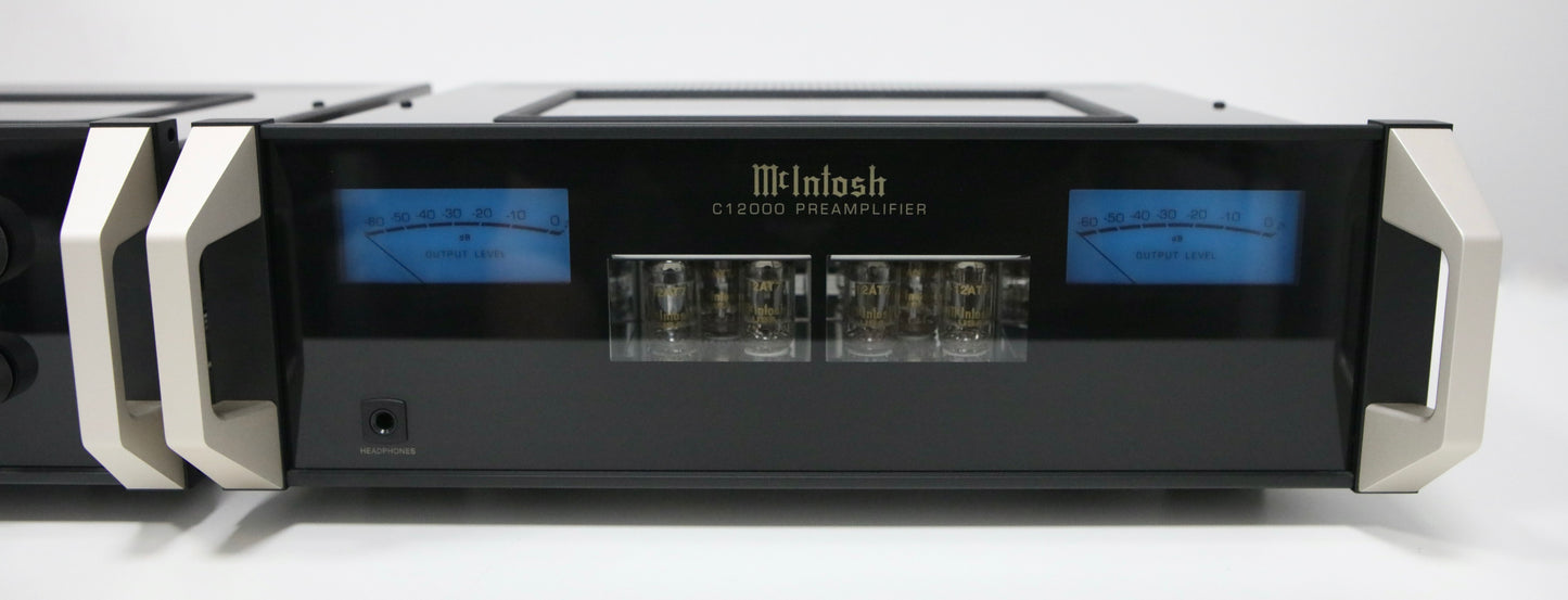 McIntosh C12000 AC aus 07/22 High-End Röhrenvorstufe mit externem Controller