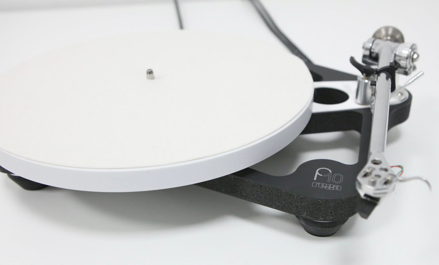 Rega Planar 10 mit Apheta 3 Referenz-Plattenspieler