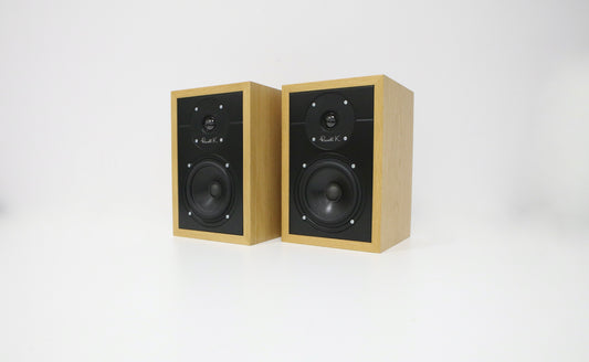Russell K Red 50 Oak Regallautsprecher