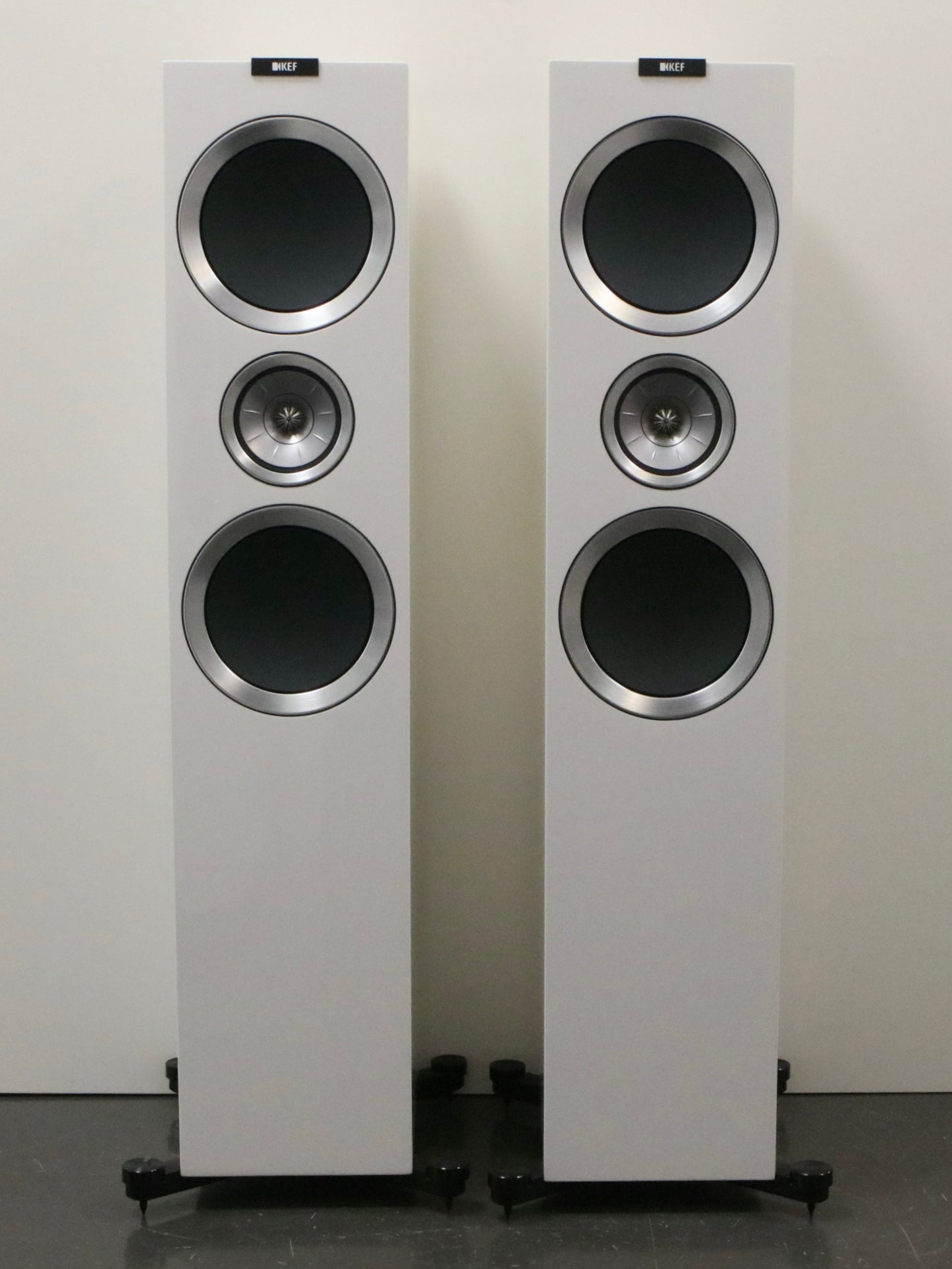 KEF R900 weiß High-End Standlautsprecher