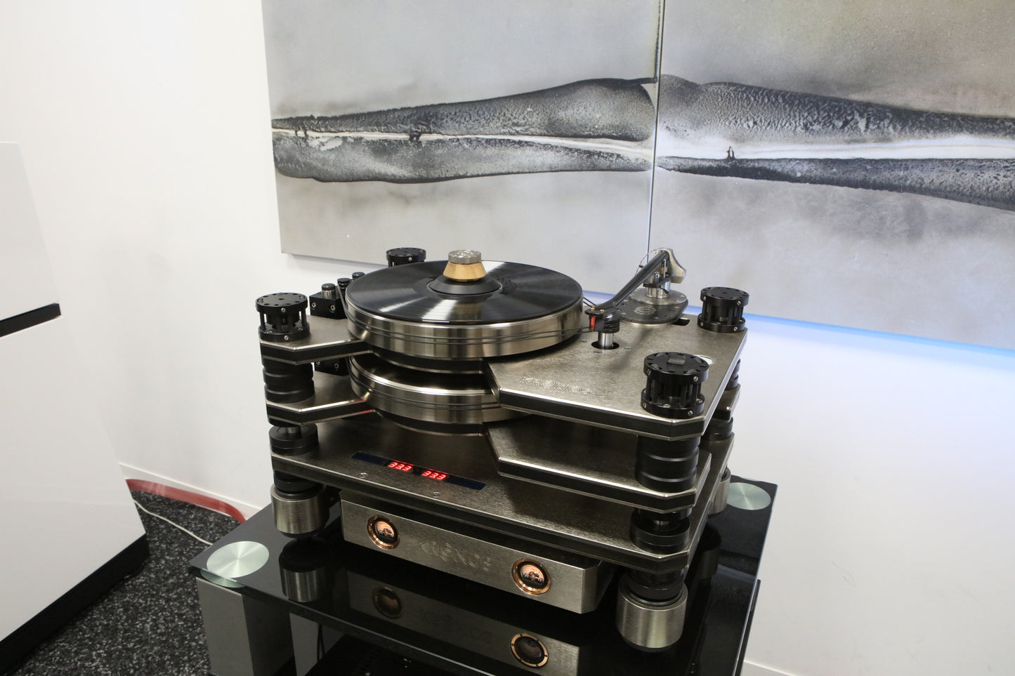 Kronos Audio Pro mit Black Beauty Tonarm Referenz-Plattenspieler