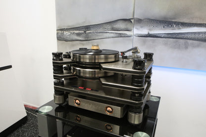 Kronos Audio Pro mit Black Beauty Tonarm Referenz-Plattenspieler