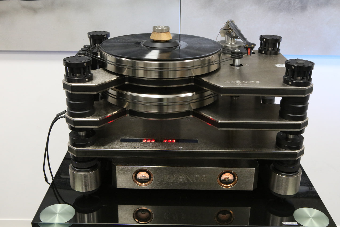 Kronos Audio Pro mit Black Beauty Tonarm Referenz-Plattenspieler