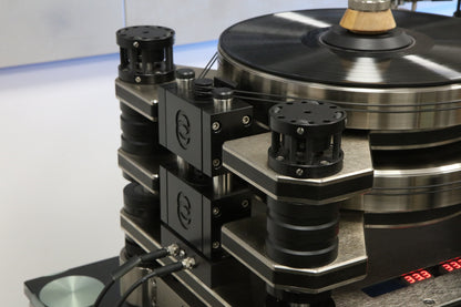 Kronos Audio Pro mit Black Beauty Tonarm Referenz-Plattenspieler