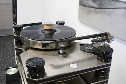 Kronos Audio Pro mit Black Beauty Tonarm Referenz-Plattenspieler