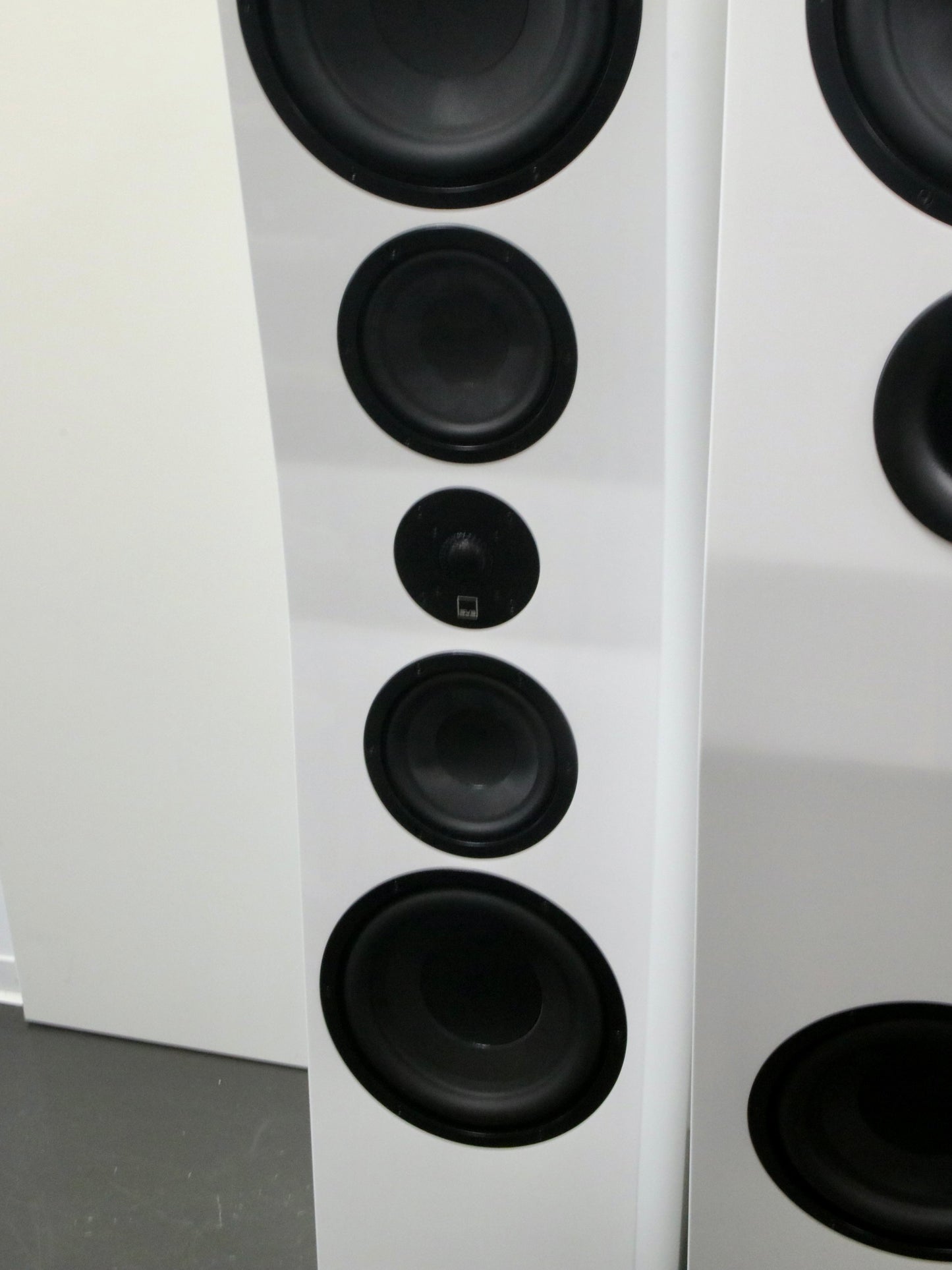 SVS Ultra Evolution Pinnacle High-End Standlautsprecher weiß