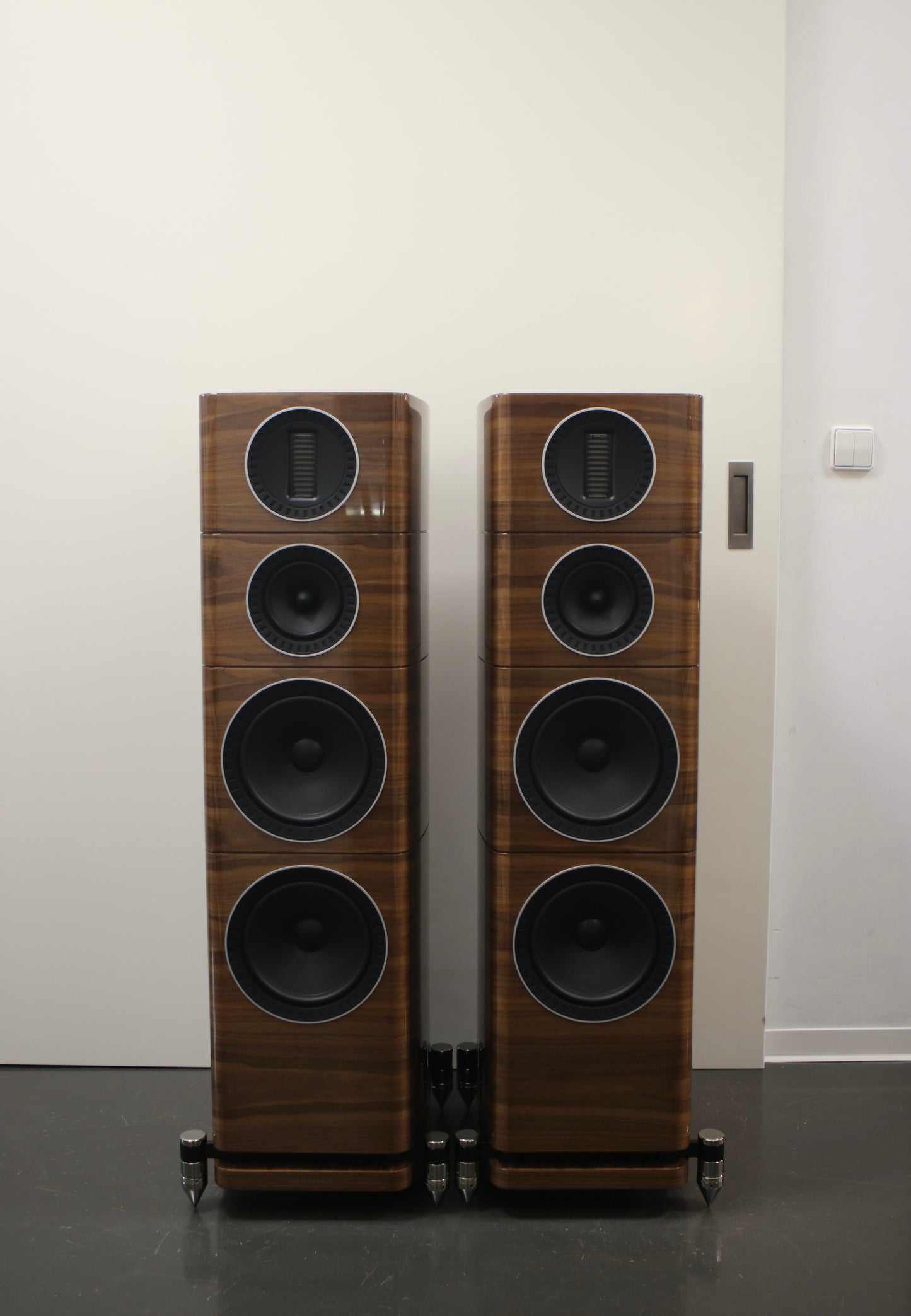 Wharfedale Elysian 4 walnuss High-End Lautsprecher
