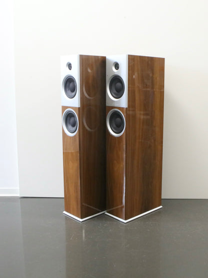 Burmester B18 nussbaum High-End Standlautsprecher