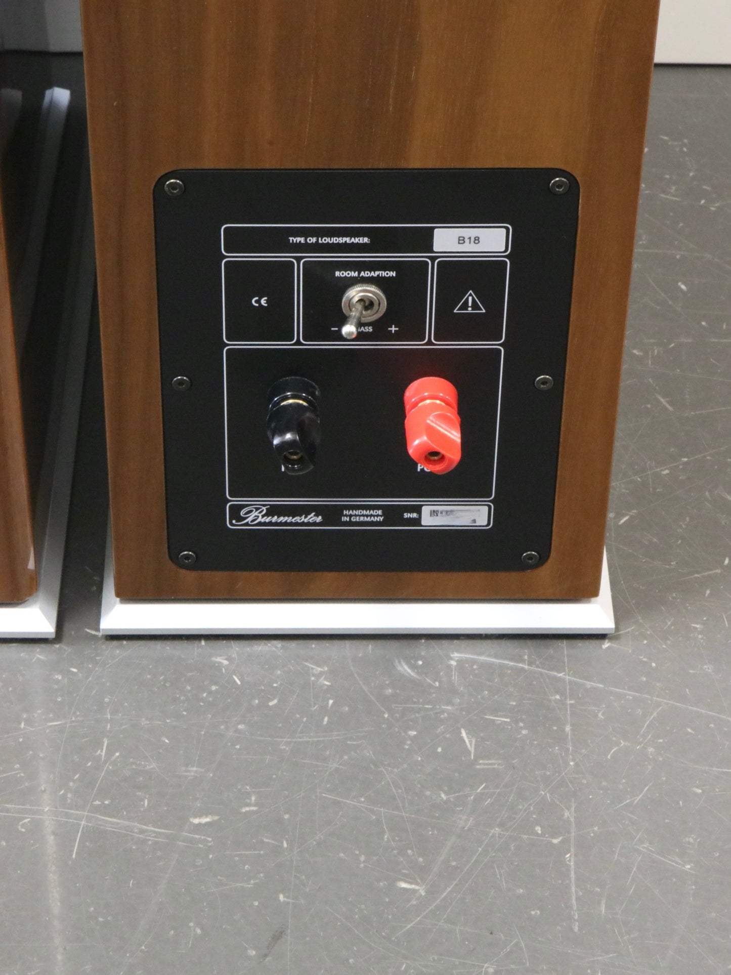 Burmester B18 nussbaum High-End Standlautsprecher