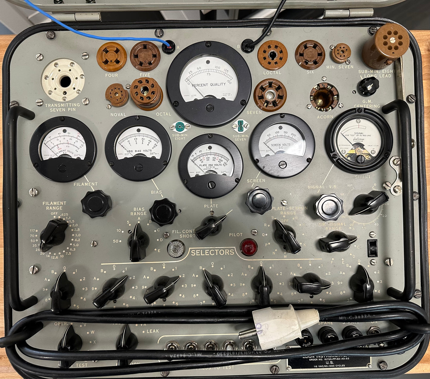 RARITÄT Test Set Electron Tube TV-2C/U - MILITARY U.S. Röhrentester